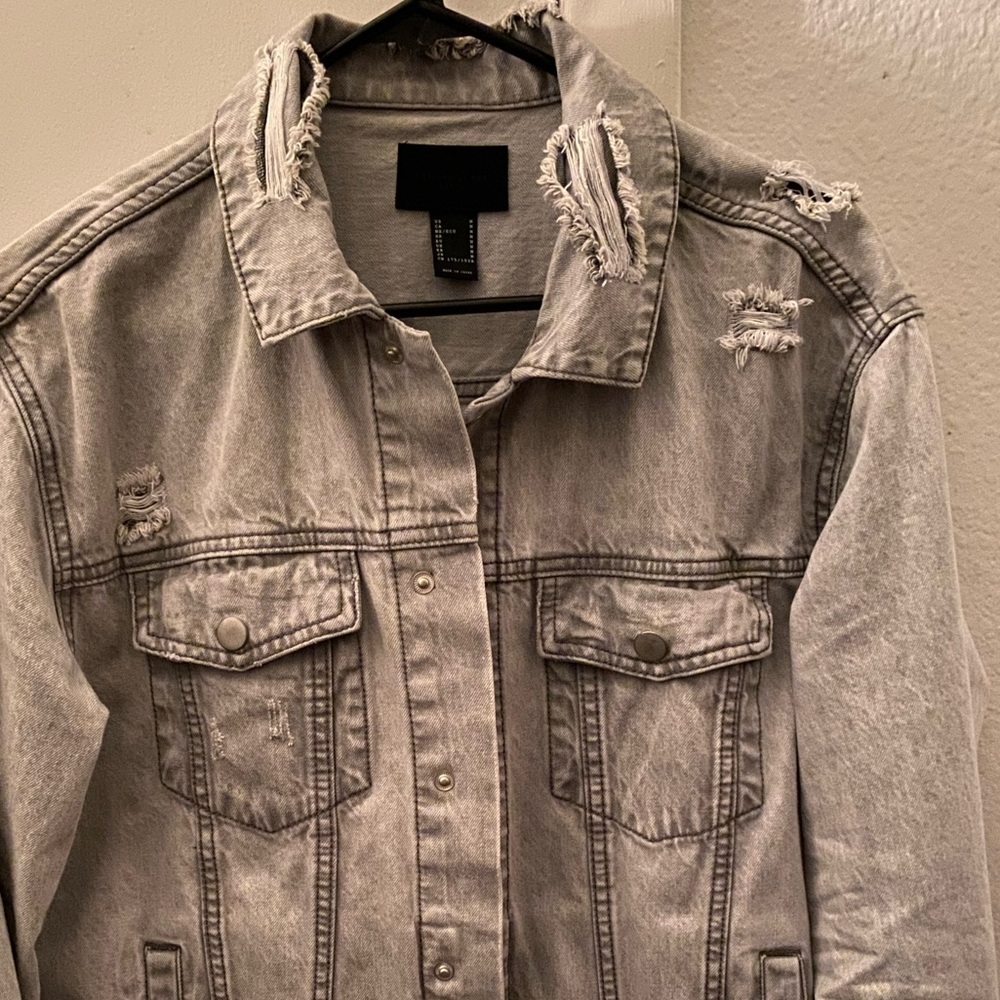 Distressed Denim jacket - Picture 3 of 7